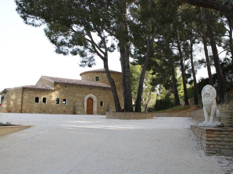 ... a warm welcaome under the "umbrella pines" ...