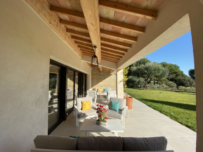 ... outdoor living room ....