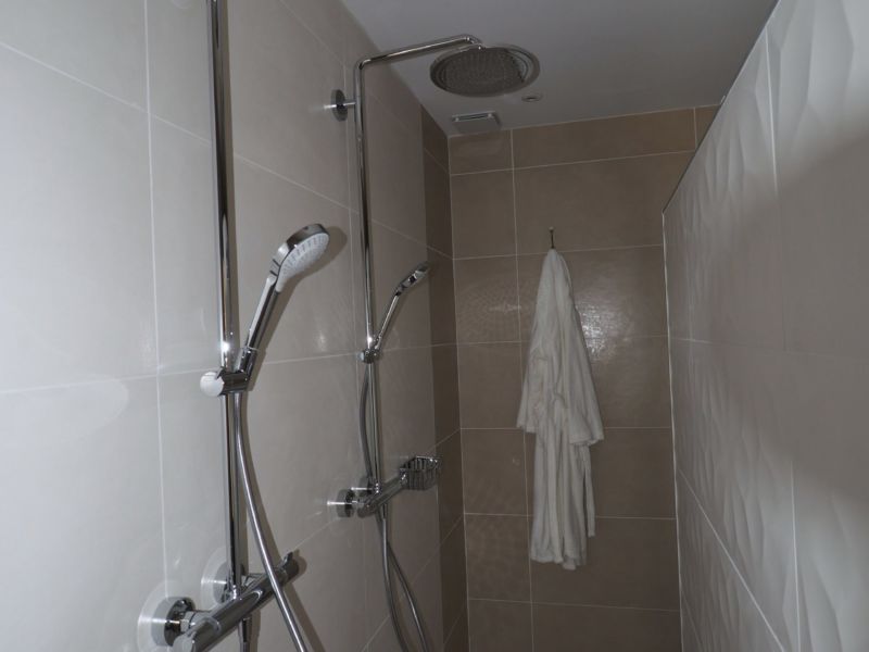 ... et double douche à l'italienne ...